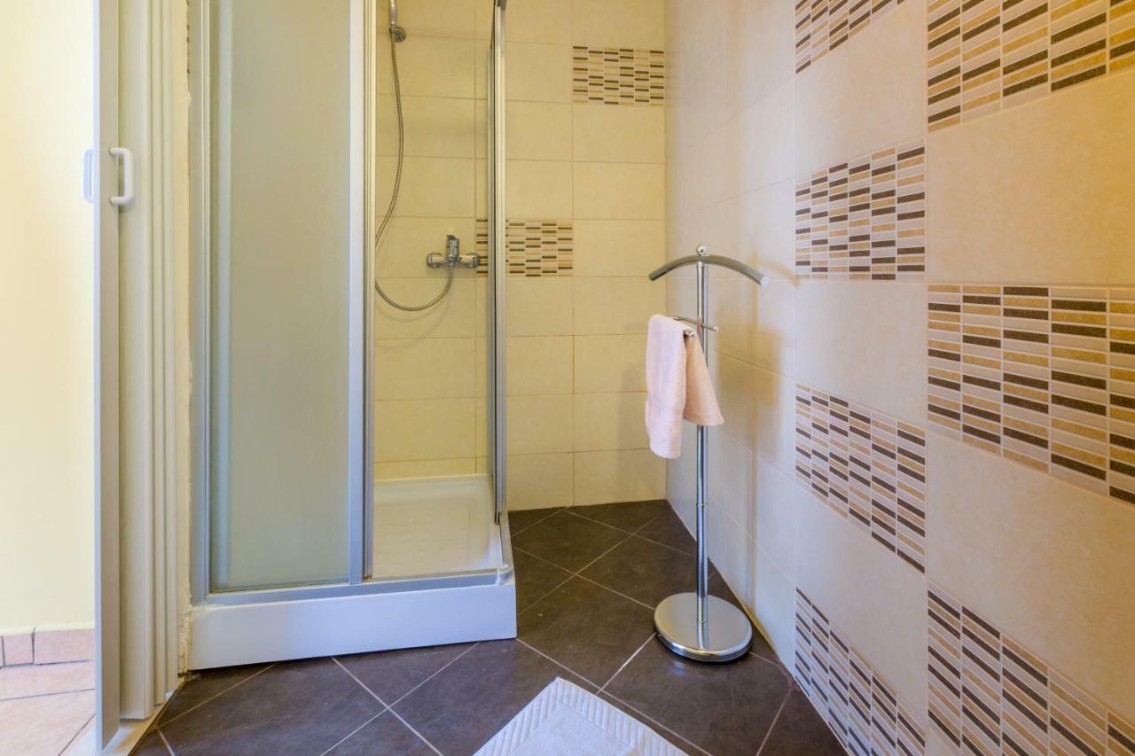 Apartmani Iris I Ana Crikvenica Luaran gambar